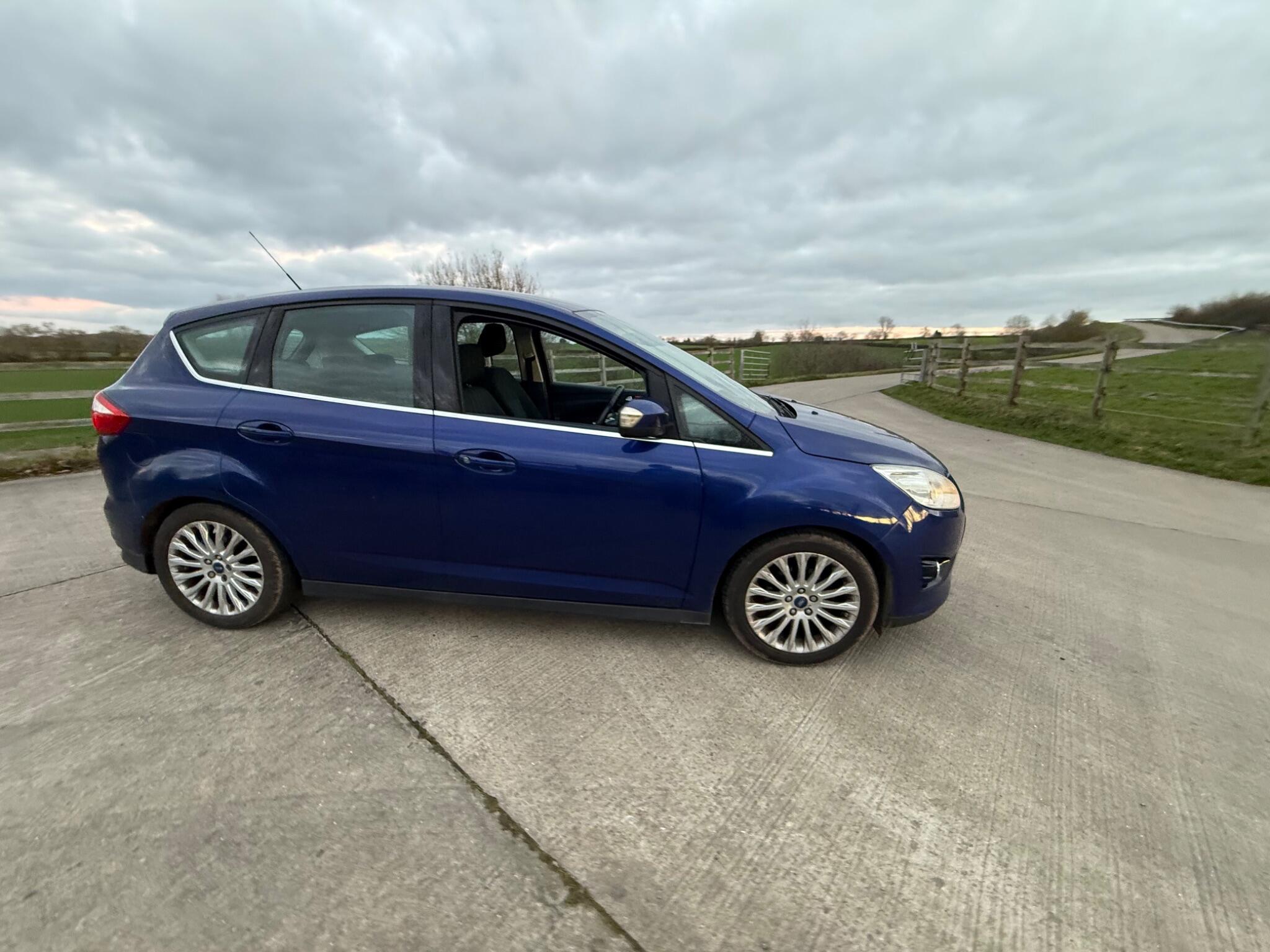 Ford C-Max 1.6 TDCi Titanium Euro 5 5dr — photo 80 of 104